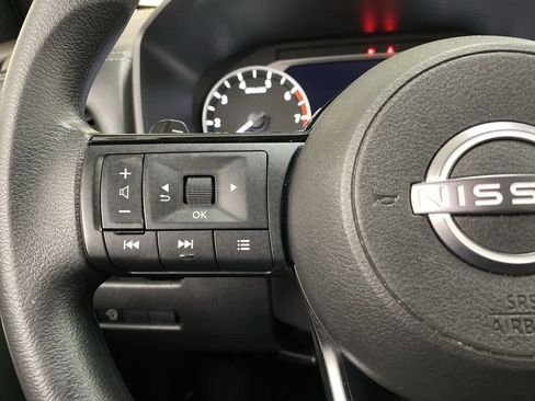 Used 2023 Nissan Rogue SV image 21