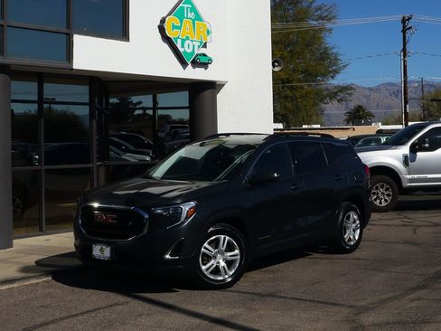 Used 2018 GMC Terrain SLE w/ Driver Convenience Package image 2