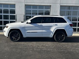 Used 2022 Jeep Grand Cherokee Laredo X video 2