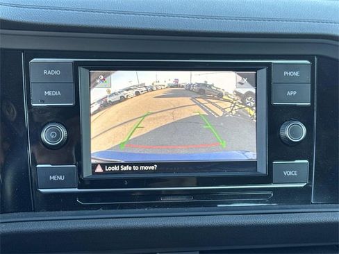 Used 2023 Volkswagen Jetta SE w/ Panoramic Sunroof Package image 15