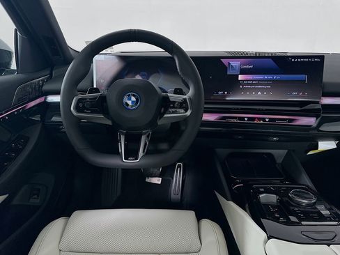 New 2026 BMW 550e xDrive image 19