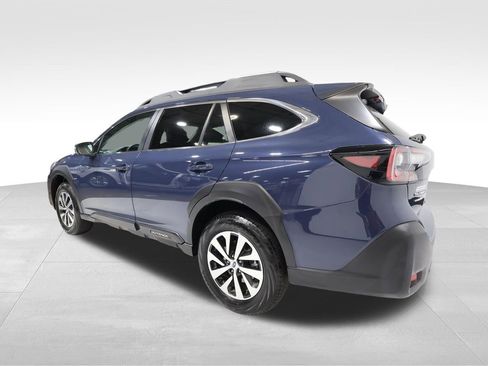 Used 2025 Subaru Outback Premium image 2