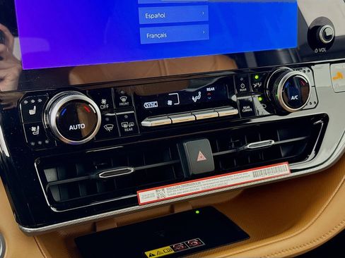 New 2026 Toyota Highlander Platinum AWD/4WD image 16