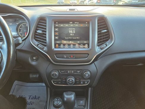 Used 2020 Jeep Cherokee Trailhawk w/ Cold Weather Group image 21