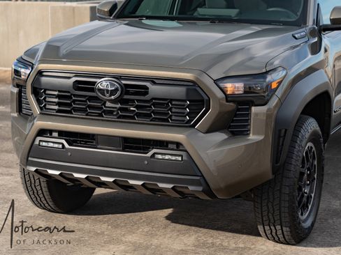 Used 2025 Toyota Tacoma TRD Off-Road image 10