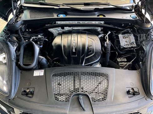 Used 2019 Porsche Macan AWD/4WD image 27