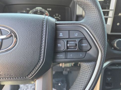 Used 2025 Toyota Tundra Limited AWD/4WD image 27