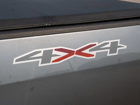 Used 2022 Chevrolet Colorado LT AWD/4WD image 39