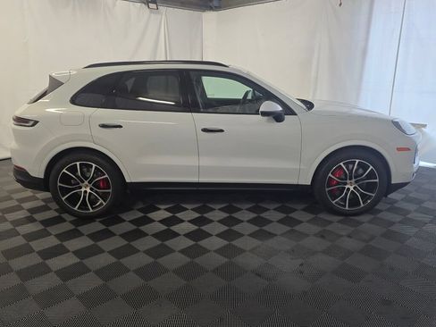 Certified 2025 Porsche Cayenne S AWD/4WD image 8