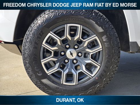 Used 2024 Chevrolet Colorado Z71 w/ Z71 Convenience Package 2 AWD/4WD image 7