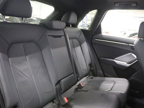 Used 2023 Audi Q3 2.0T Premium image 16