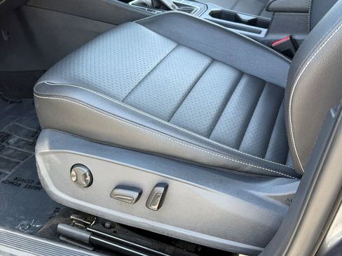 Used 2024 Volkswagen Jetta SE FWD image 19