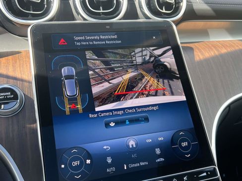 Used 2025 Mercedes-Benz GLC 350e 4MATIC image 15