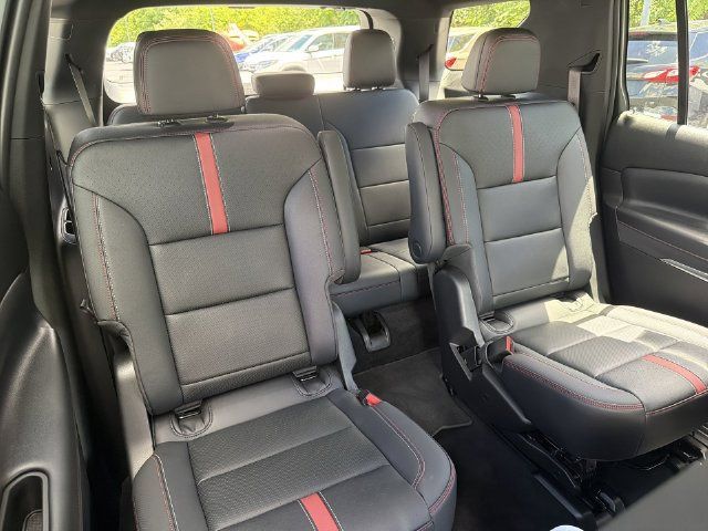Certified 2026 Chevrolet Traverse RS w/ LPO, Floor Liner Package AWD/4WD image 18