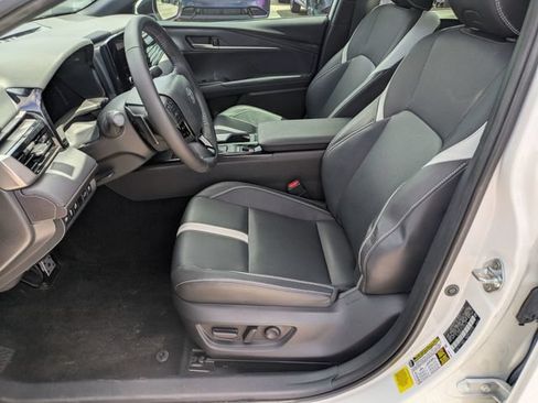 Used 2025 Toyota Camry SE w/ Convenience Package FWD image 15