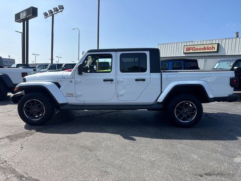 Used 2021 Jeep Gladiator Overland AWD/4WD image 3