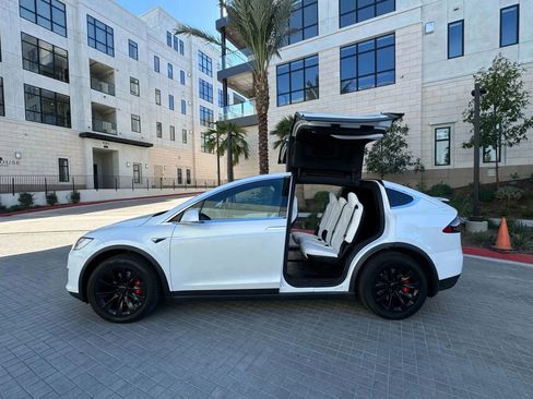 Used 2020 Tesla Model X Long Range AWD/4WD image 5