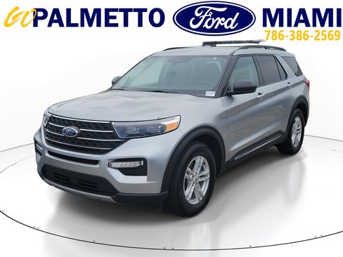 Used 2023 Ford Explorer XLT w/ Equipment Group 202A RWD image 3