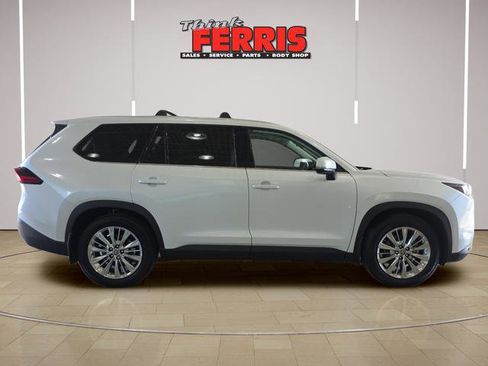 Used 2025 Toyota Grand Highlander AWD image 4