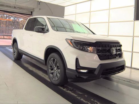 Used 2025 Honda Ridgeline Sport image 3