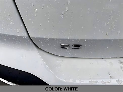 Used 2025 Volkswagen Taos SE w/ Panoramic Sunroof Package image 9