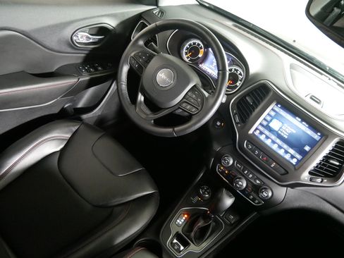 Used 2021 Jeep Cherokee Trailhawk w/ Technology Group AWD/4WD image 9
