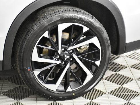 Used 2024 Mitsubishi Outlander SE image 50