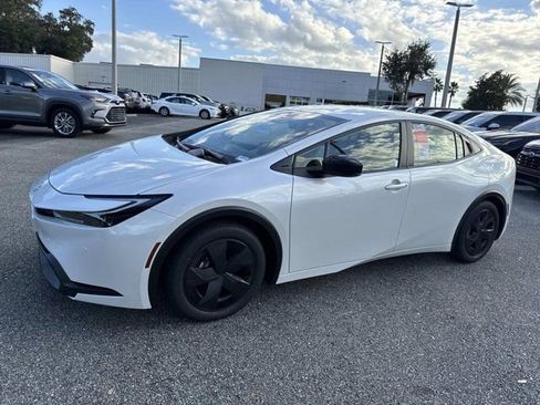 New 2026 Toyota Prius LE FWD image 5