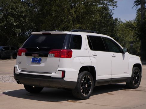 Used 2017 GMC Terrain SLE w/ Nightfall Package FWD image 5