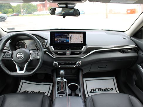 Certified 2024 Nissan Altima 2.5 SR w/ SR Premium Package AWD/4WD image 14