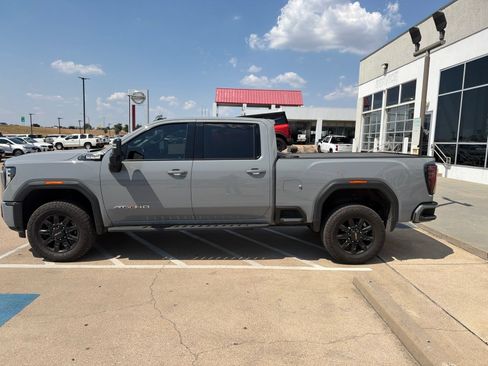 Used 2024 GMC Sierra 2500 AT4 w/ AT4 Premium Plus Package AWD/4WD image 2