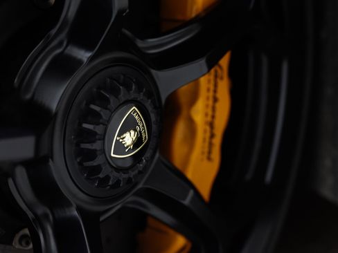 Used 2020 Lamborghini Huracan EVO image 21