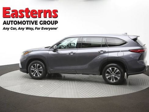 Used 2022 Toyota Highlander XLE AWD/4WD image 63