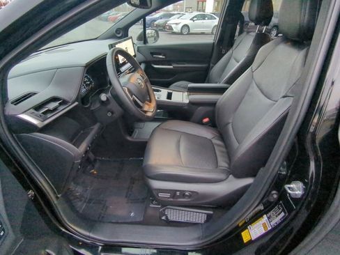 Certified 2025 Toyota Sienna Platinum image 8