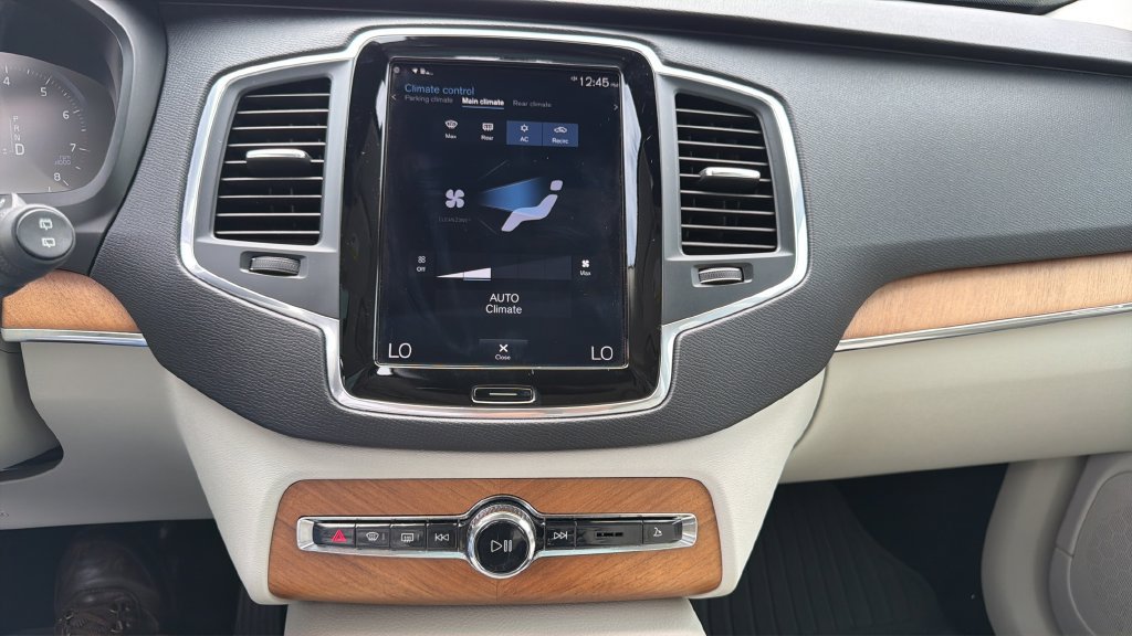 Used 2022 Volvo XC90 T5 Momentum w/ Protection Package Premier FWD image 21