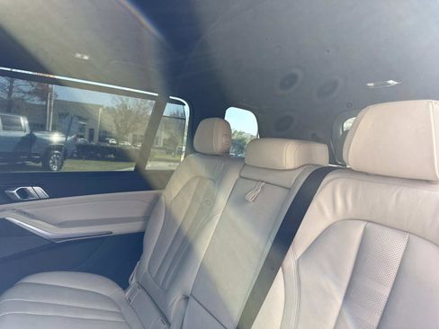 Used 2021 BMW X7 xDrive40i w/ Premium Package image 16