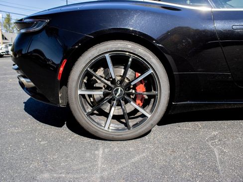 Used 2022 Aston Martin DB11 Volante image 4