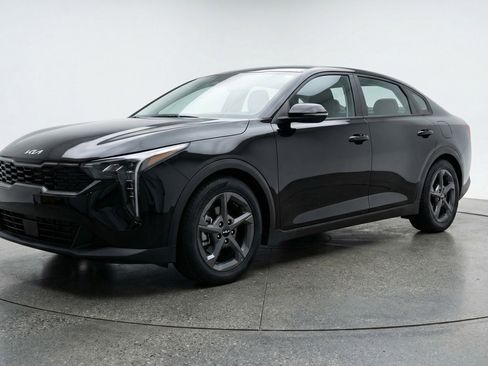 Used 2025 Kia K4 LXS image 3