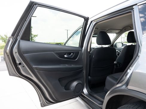 Used 2019 Nissan Rogue SV AWD/4WD image 21