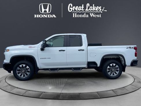 Used 2024 Chevrolet Silverado 2500 Custom w/ Custom Convenience Package AWD/4WD image 2
