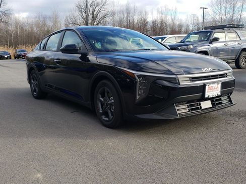 New 2025 Kia K4 LXS image 4