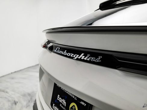 Used 2022 Lamborghini Urus image 32