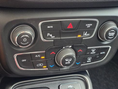 Used 2018 Jeep Compass Trailhawk w/ Leather Interior Group AWD/4WD image 18