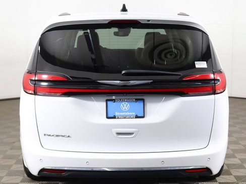 Used 2023 Chrysler Pacifica Touring-L FWD image 12