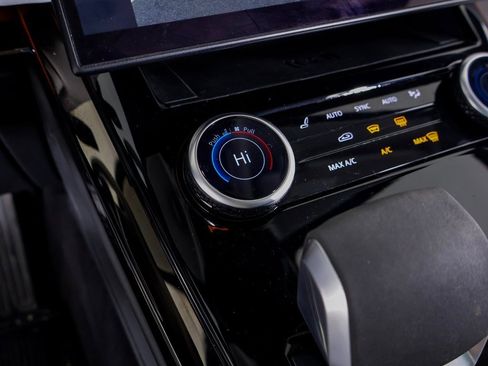 Used 2023 Land Rover Range Rover Sport SE image 15