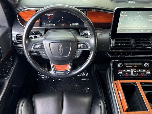 Used 2019 Lincoln Navigator L Select image 14