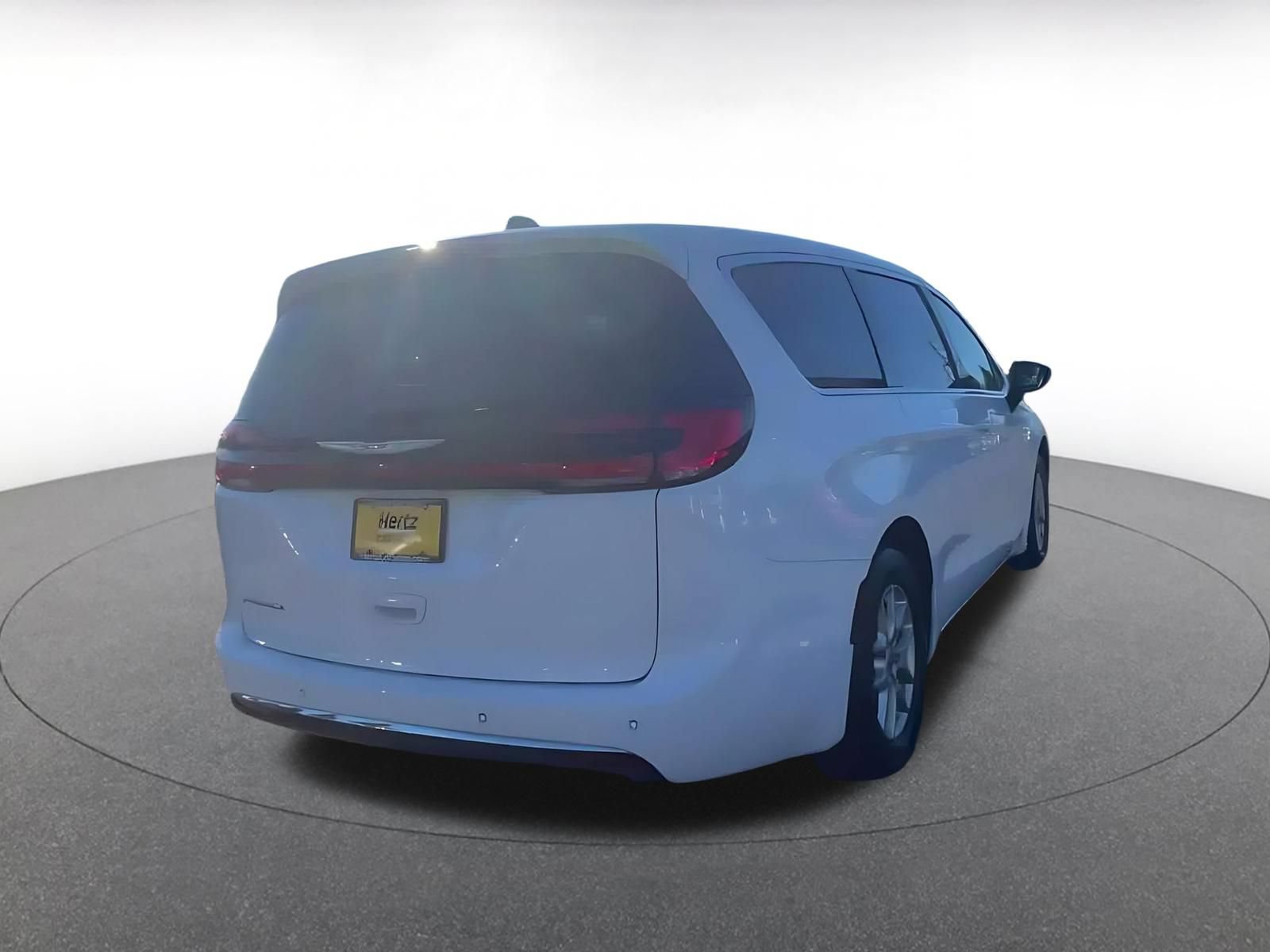 Used 2024 Chrysler Pacifica Touring-L FWD image 13