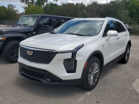 Used 2024 Cadillac XT4 Premium Luxury w/ Cold Weather Package FWD image 2