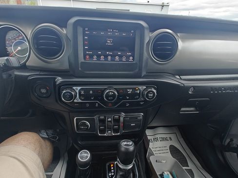 Used 2019 Jeep Wrangler Unlimited Sport S image 27