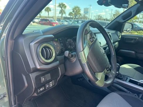 Used 2022 Toyota Tacoma TRD Sport image 19